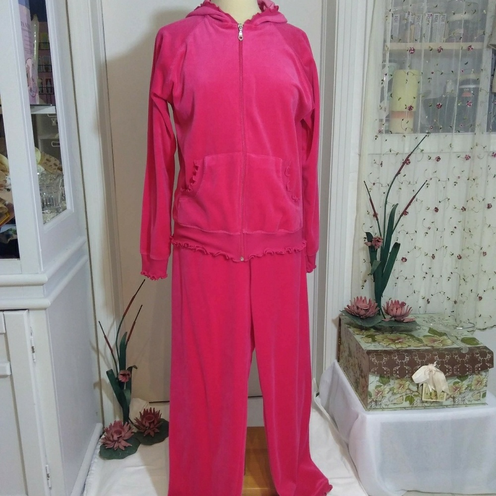 B e a u x a r t size PM . hot pink 2 piece sport